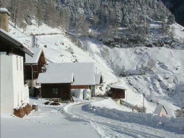 Zufahrt Farst im Winter - Allrad notwendig!