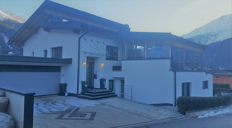 Zufahrt Haus und Eingangsbereich