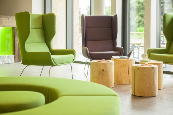 Bequeme Sitzgelegenheiten gibt es in der Explorer Lounge