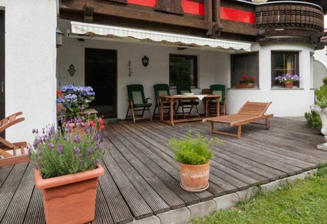 Aussenansicht im Sommer