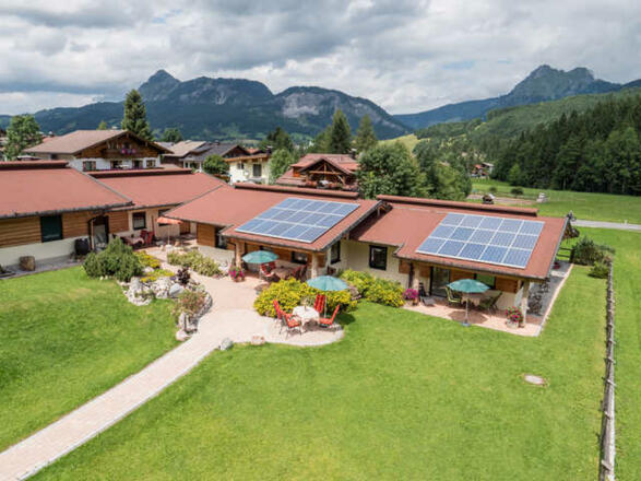 Vogelperspektive auf das Almdorf Tirol