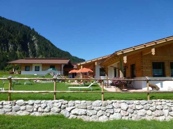 Blick auf das Almdorf Tirol