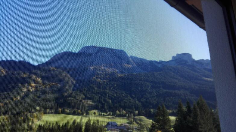 Der Blick von der Küche zum Donnerkogel