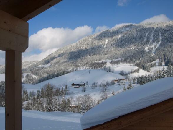 Aussicht auf de Piste und den Skilift von unserem