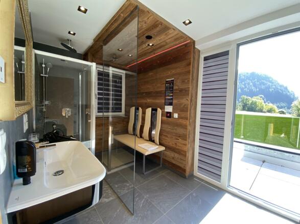 Badezimmer mit Infrarotsessel