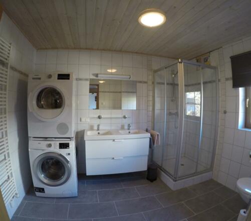 Haus Pistenblick Badezimmer ersten stock