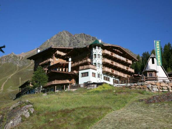 Silbertal Talseite mit Kapelle