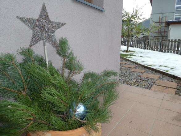 Eingang und Parkplatz