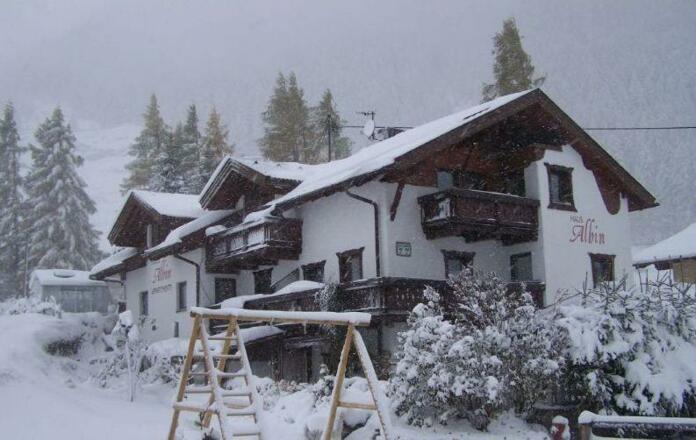 Haus Albin im Winter