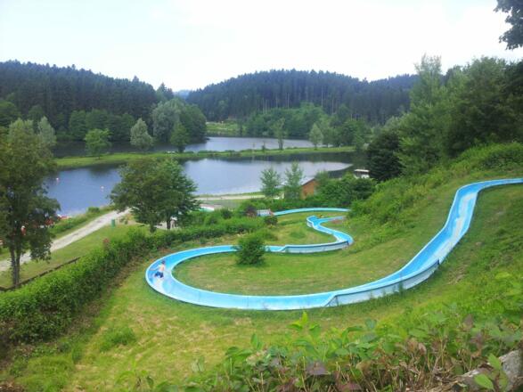 Rannabadesee mit Wasserrutsche