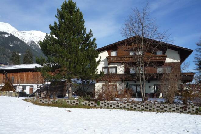 Feldhof im Winterkleid