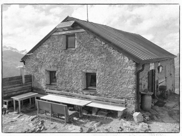 Das alte, 1888 erbaute Brunnenkogelhaus aus Stein