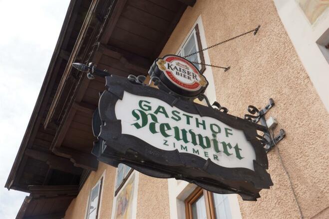 Gasthof Neuwirt, Schild