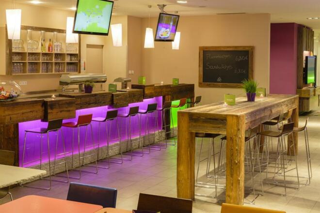 Die Explorer Bar ist von 16 bis 1 Uhr geöffnet