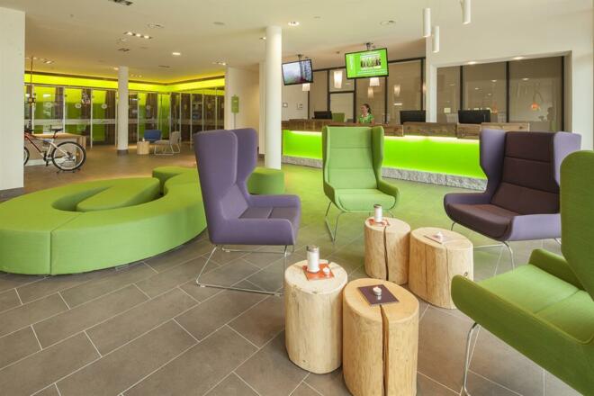 Willkommen in unserer grünen Explorer Lounge