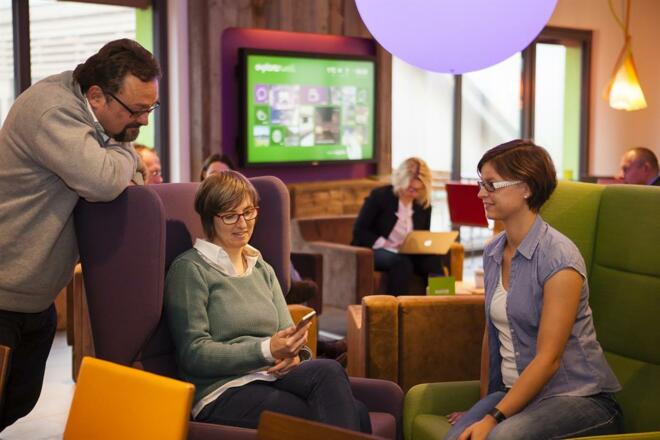 Verbringe einen entspannten Abend in der Lounge