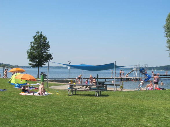 Liegewiese Strandbad Felden.