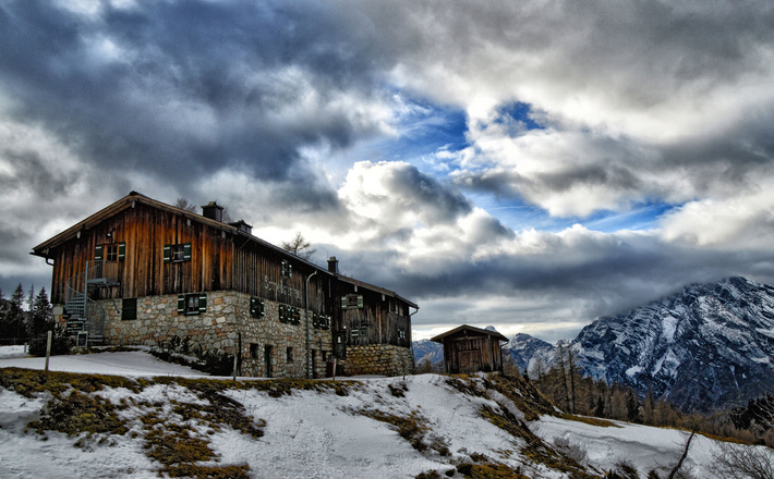 Das Schneibsteinhaus mit Blick auf den Watzmann