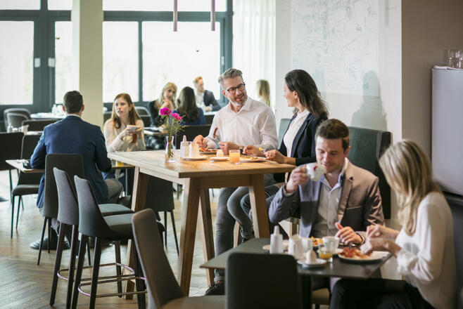 ARCOTEL_Nike_uferei_Hochtisch