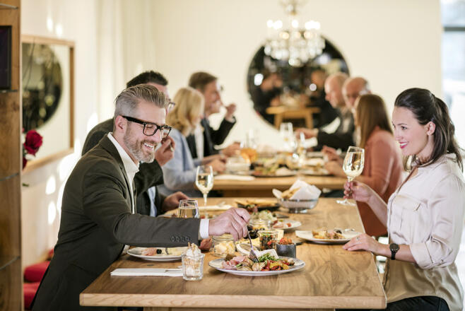 ARCOTEL_Nike_uferei_Communitytable