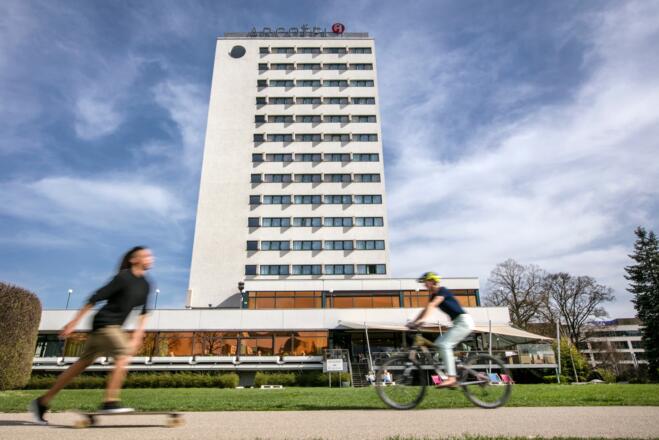 Arcotel Nike Linz Aussenansicht Sommer