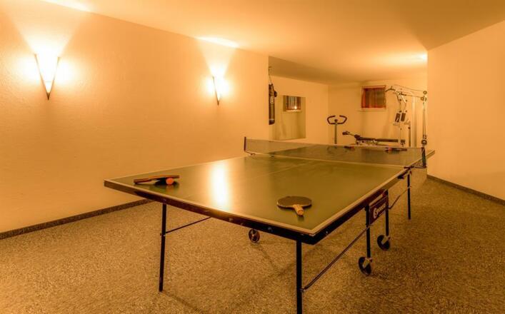 Tischtennis und Tischfussball