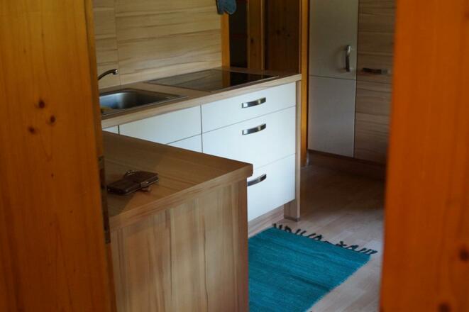 Blick vom Vorraum Parterre in die Küche