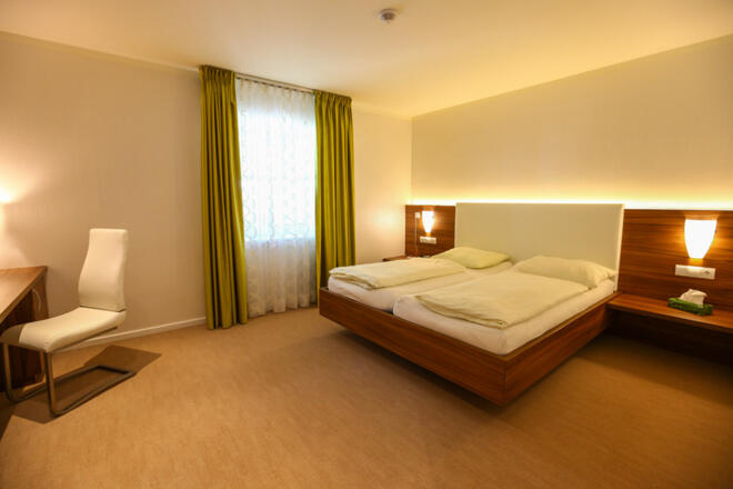 Modern ausgestattes Zimmer