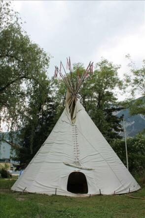 Tipi mit Lagerfeuerplatz