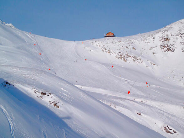 Hintertuxer Gletscher mit Tuxerjoch-Haus des Österreichischen Touristenklubs