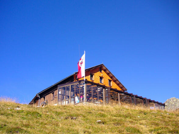 Tuxerjoch Haus des ÖTK mit 180°-Panorama-Wintergarten