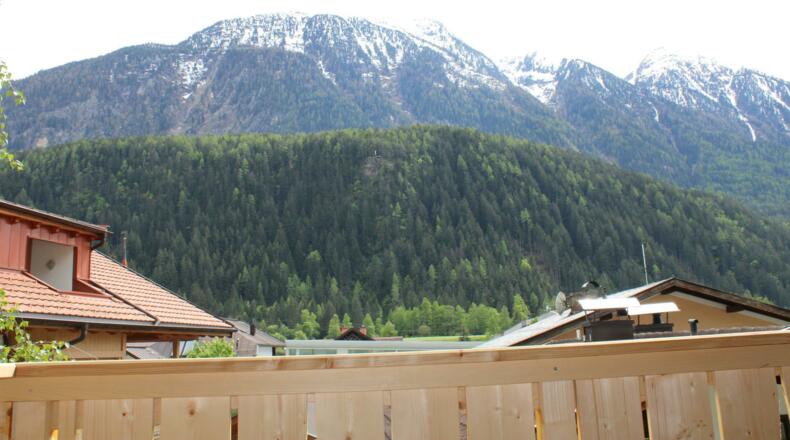 Balkon mit Blick auf die Berge