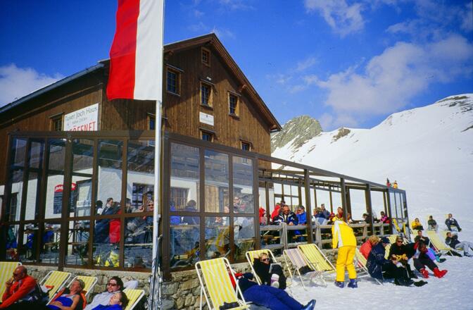 Tuxerjoch-Haus, beliebter Stützpunkt für Schifahrer, Hintertuxer Gletscher