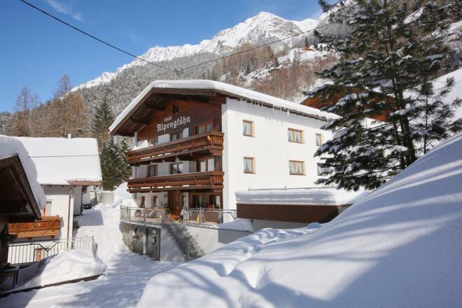 Winter Hausansicht I