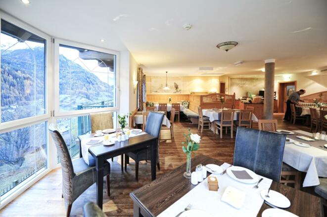 Fühstück im Wintergarten