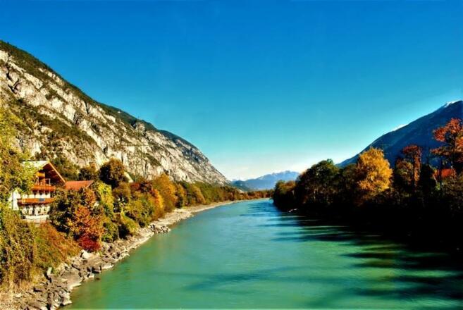 Ansicht Haus und Inn