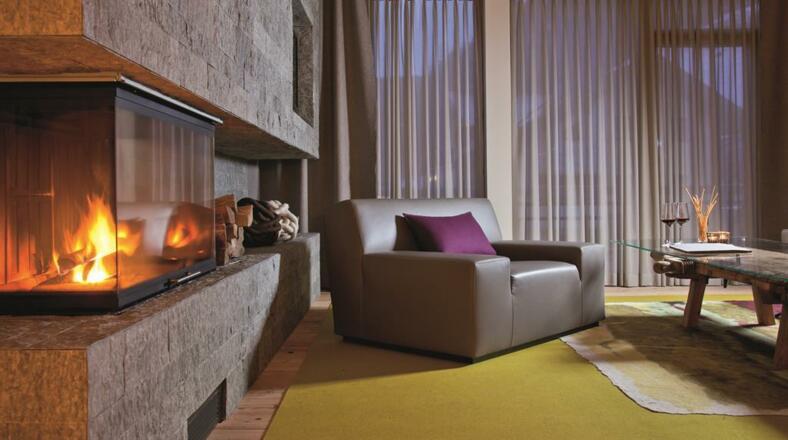 Bergland Sölden Kaminzimmer James Bond Suite