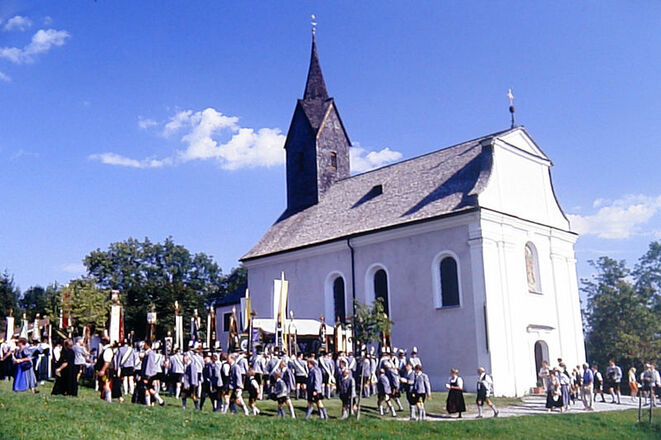 Festlicher Umzug zur Wallfahrtskirche auf der Schwarzlack