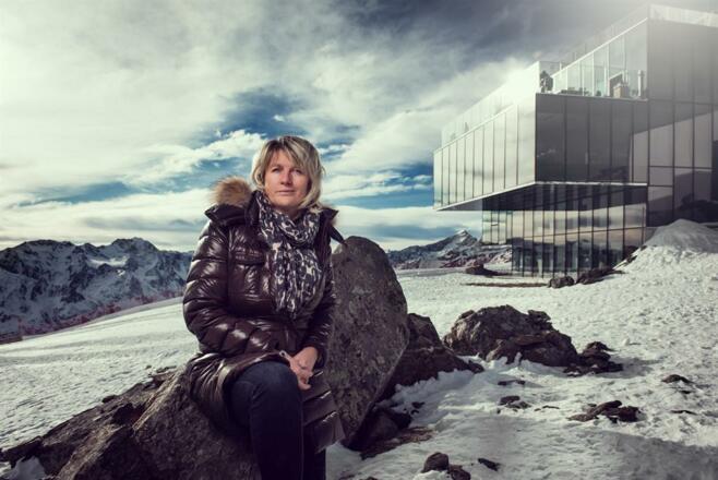 Carmen/James Bond Location IceQ