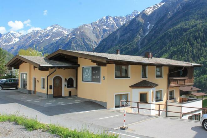 Alpen Juwel Haus im Sommer