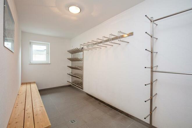 Schi-Schuhraum mit Trockner