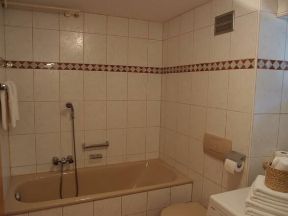 Badezimmer mit Badewanne