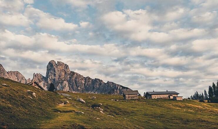 Wandern am Fuße der Bischofsmütze