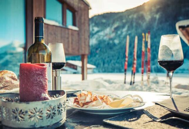 Brotzeit auf der Terrasse