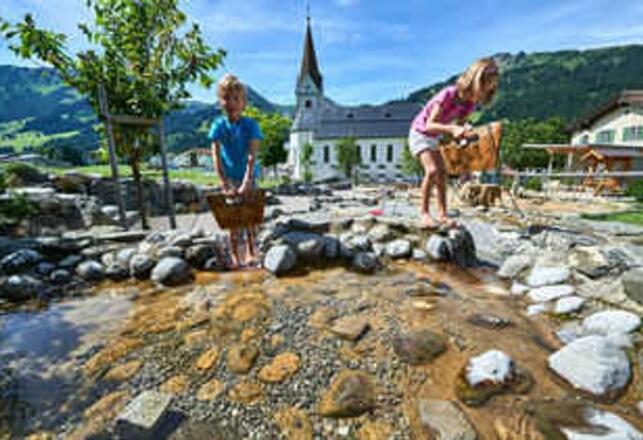 Schattwald Spielplatz         Foto; TVB Tannheimer Tal/Achim Meurer
