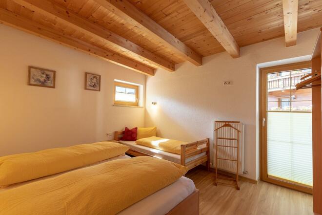 Schlafzimmer mit Zusatzbett