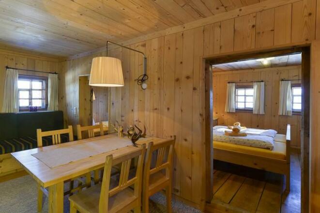 gemütliche Stube mit Sofa