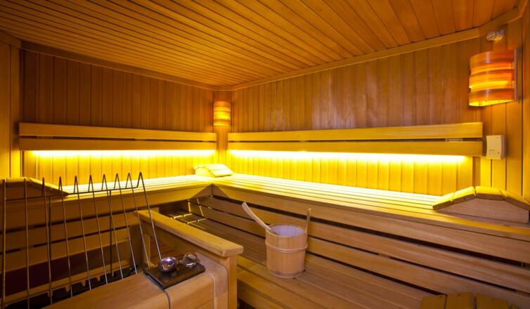 Wellnessbereich mit Sauna, Solarium und Infrarot