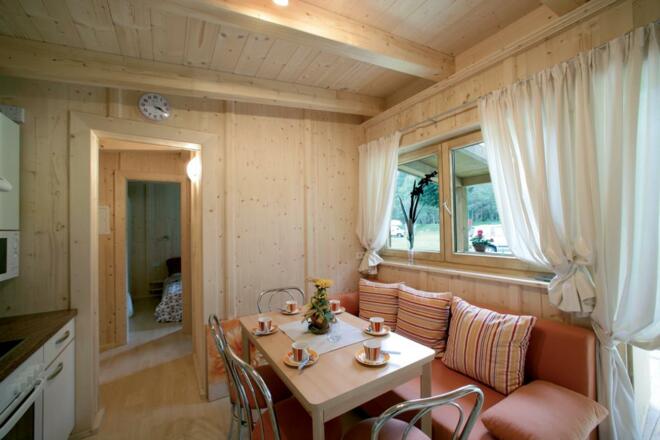 Platz zum Zusammensitzen mit Küche