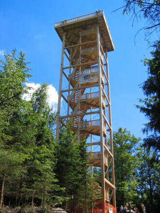 Aussichtsturm auf der höchsten Erhebung am Hausruck, dem Göblberg (801 müa)